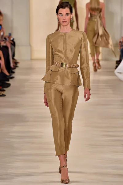 Look 9